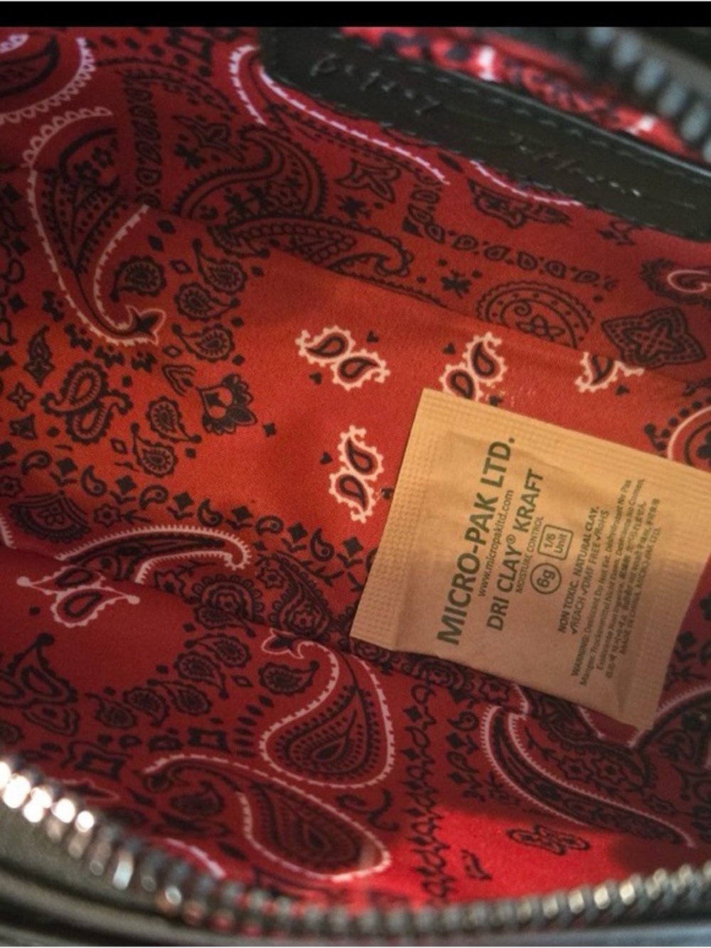 NEW VIRAL Betsey Johnson B&T Dachshund Crossbody purse w/ Red Bandanna $125 FIRM - Picture 10 of 13